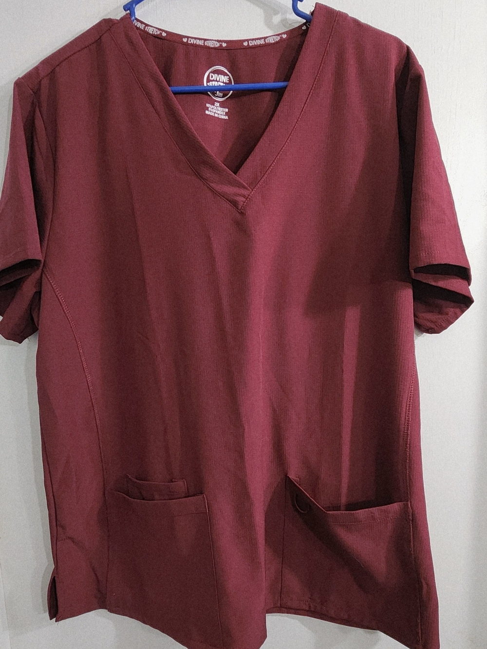 Scrub Top in Burgundy